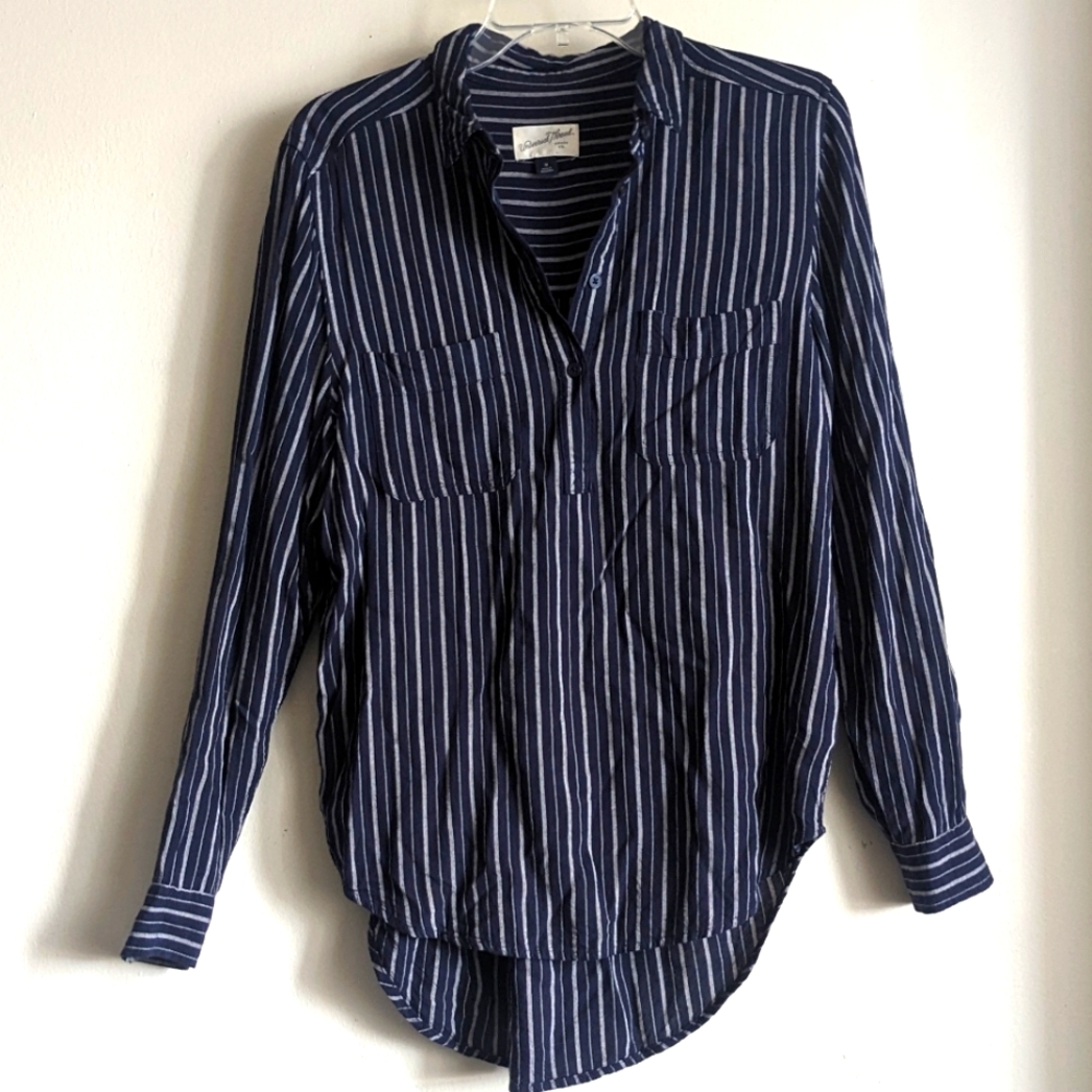 Universal Thread Vneck Long Sleeve High Low Navy White Stripe Button Down Medium